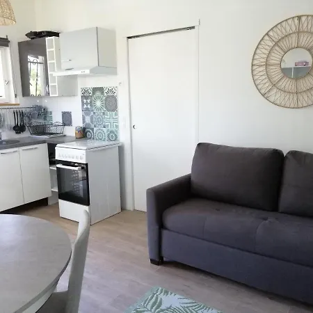 Petite Avec Piscine Chauffée Hébergement de vacances *