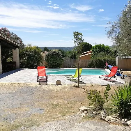 Petite Avec Piscine Privative Aigremont