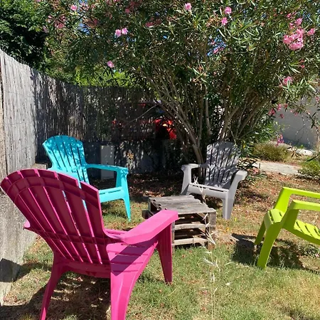 Petite Avec Piscine Chauffée Hébergement de vacances *
