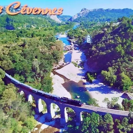 Petite Avec Piscine Chauffée Hébergement de vacances Aigremont