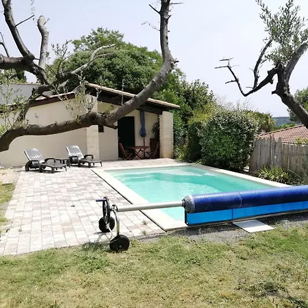 Petite Avec Piscine Chauffée