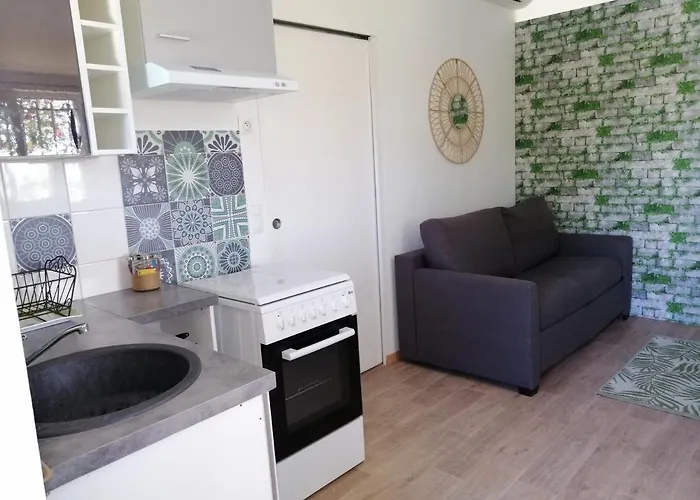 Petite Avec Piscine Privative بيت للعطل Aigremont