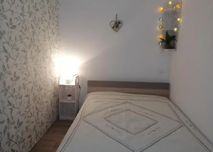 Petite Avec Piscine Privative *