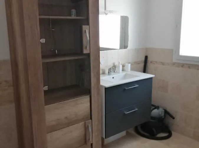 Petite Avec Piscine Privative *