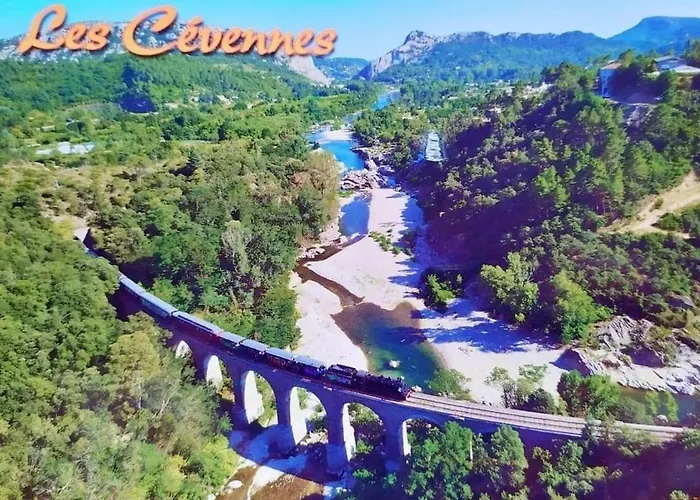 Petite Avec Piscine Privative بيت للعطل Aigremont