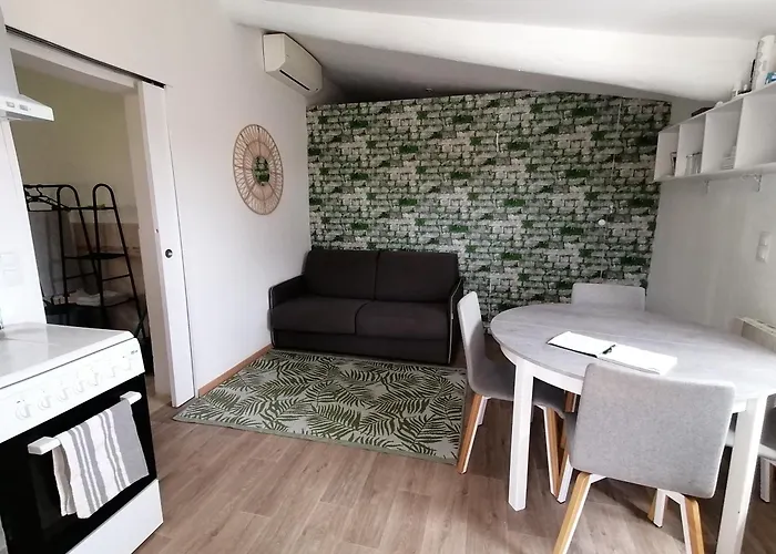 Petite Avec Piscine Privative * Aigremont